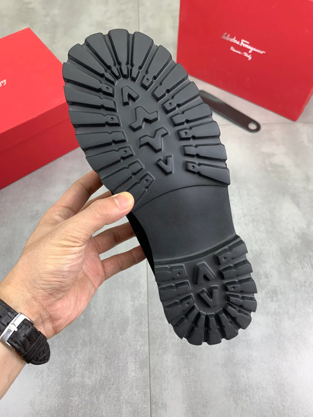 Men's shoes 💰P500 New model [Ferragamo/Ferragamo] Latest model Original imported calfskin, imported pigskin lining + original luxury metal buckle + original rubber outsole Soft and comfortable Size number: 38-44
